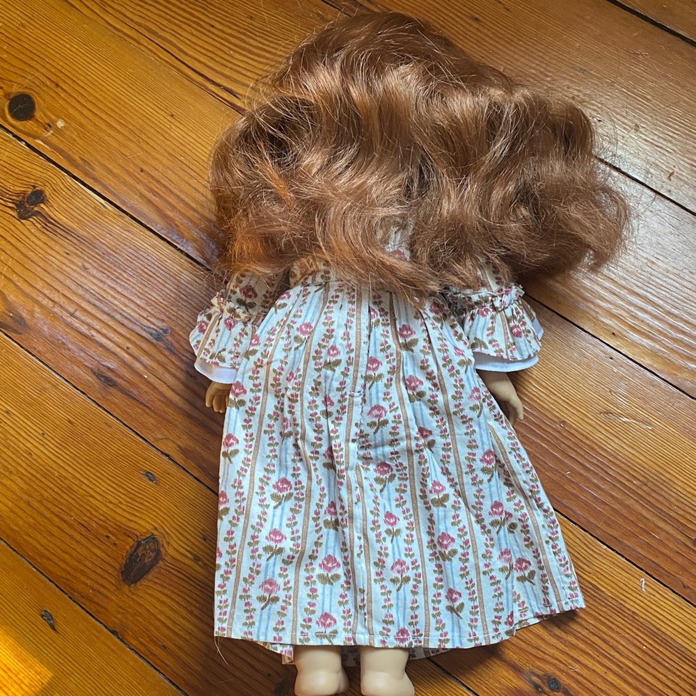 American Girls Felicity doll + outfits and books - Picture 3 of 8